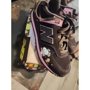 New Balance 574 Classic PEANUTS Edtion Brown / Pink Sneakers KJ574SOG size 5